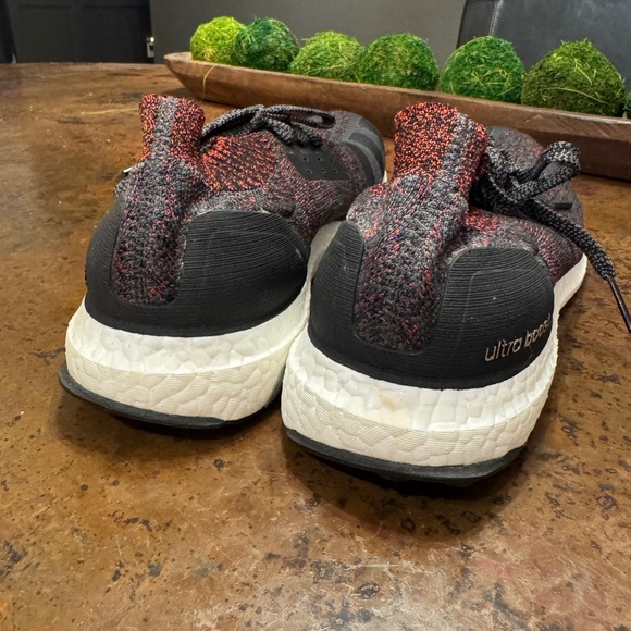 Adidas UltraBoost Men's Black/Red Running Shoes Mens size 12 mint condition - Picture 3 of 8